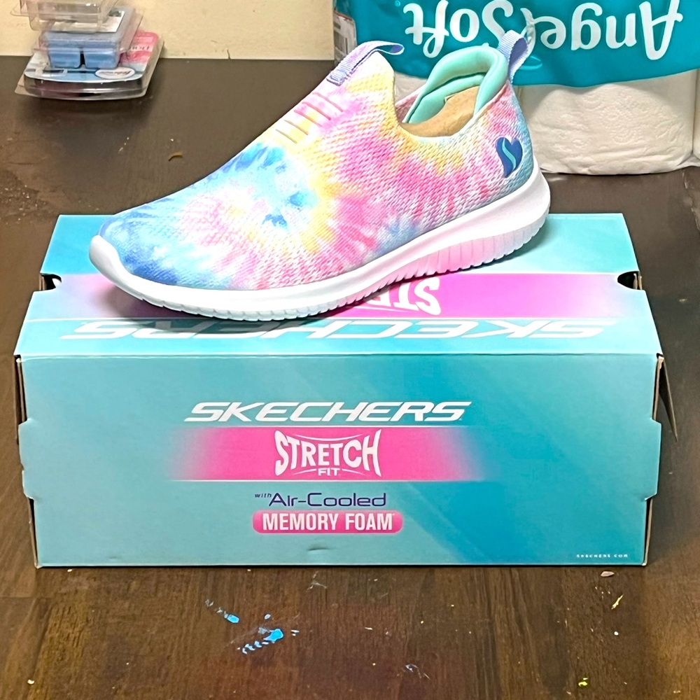 Sketchers, girls size 4
